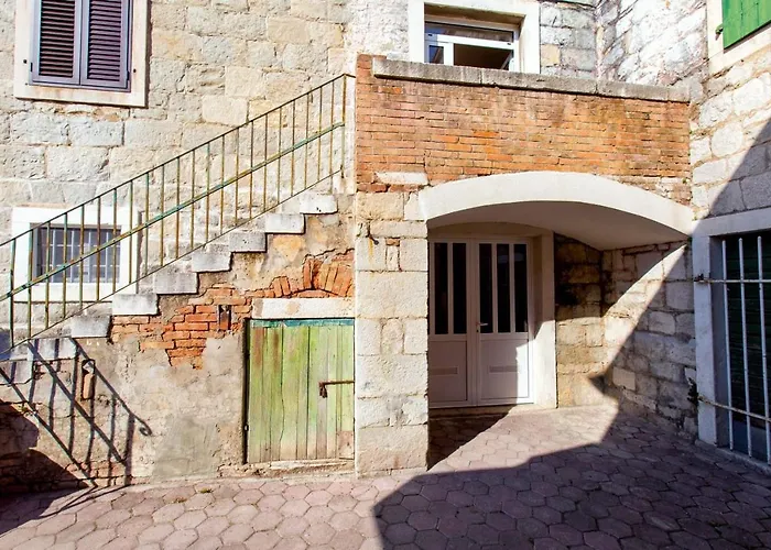 Summer Stone Pleasure Split